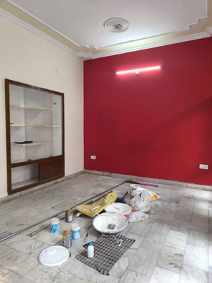 Room in 3 BHK Builder Floor at Gomti Nagar – for Rent