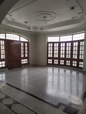 Room in 3 BHK Builder Floor at Gomti Nagar – for Rent