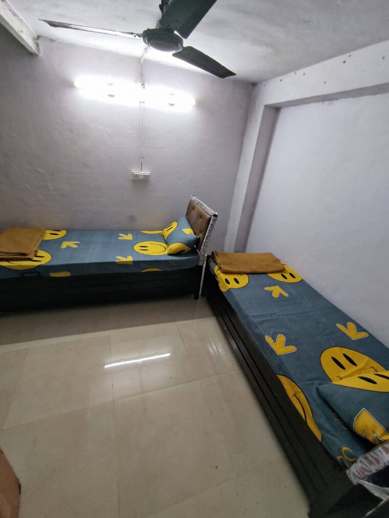 Room, goregaon west Pg For Boys & Girls In Goregaon West 9701720