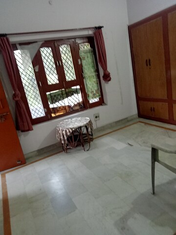 Room in 1 BHK Villa at Aliganj – for Rent