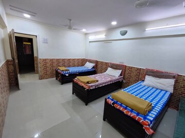 Room in  Pg at Goregaon West – for Rent