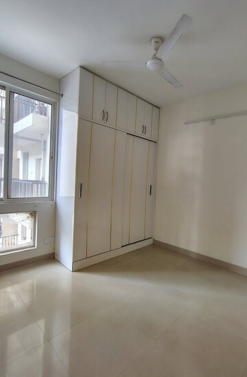 Room in 3 BHK Apartment at Solutrean Caladium, Sector 109 – for Rent