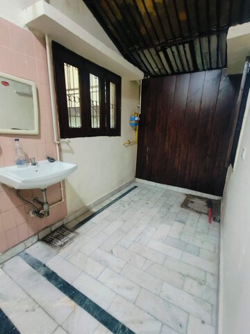  3 BHK Builder Floor at Shivalik Colony – for Rent