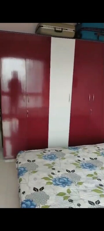 Room in 2 BHK Apartment at Chandak Paloma, Goregaon East – for Rent