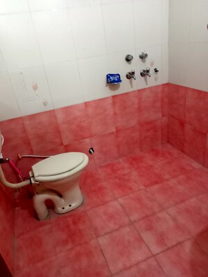 Bathroom in 1 BHK Villa at Aliganj – for Rent