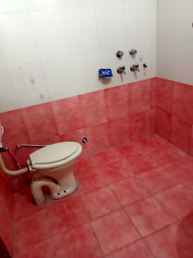 Bathroom, aliganj 1 Bedroom 1010 Sq.Ft. Villa In Aliganj Lucknow 9701801