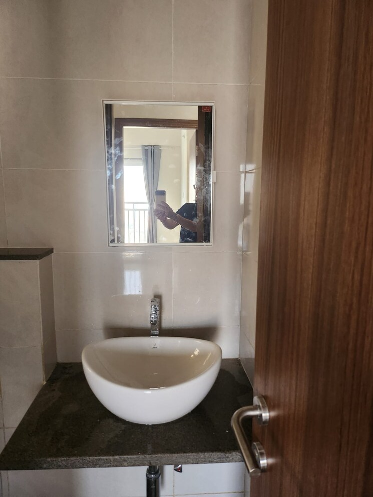 Bathroom, shapoorji-pallonji-bkc-28 2 Bedroom 712 Sq.Ft. Apartment In Bandra East Mumbai 9701943