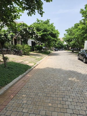 Balcony in 3.5 BHK Villa at Vipul Tatvam Villas, Sector 48 – for Rent