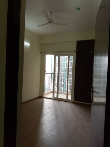 Room in 2 BHK Apartment at Amrapali Enchante, Tech Zone 4 Greater Noida – for Rent