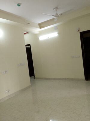 Room in 2 BHK Apartment at Amrapali Enchante, Tech Zone 4 Greater Noida – for Rent