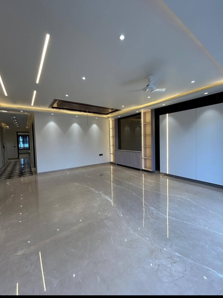 Room, sushant lok i 4 Bedroom 300 Sq.Ft. Builder Floor In Sushant Lok I Gurgaon 9702028
