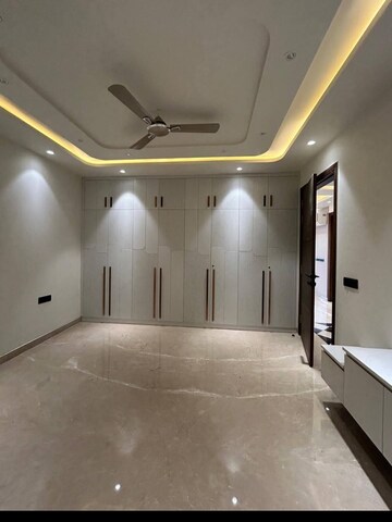 Building Lobby in 4 BHK Builder Floor at Sushant Lok I – for Rent