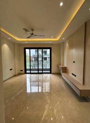 Room in 4 BHK Builder Floor at Sushant Lok I – for Rent