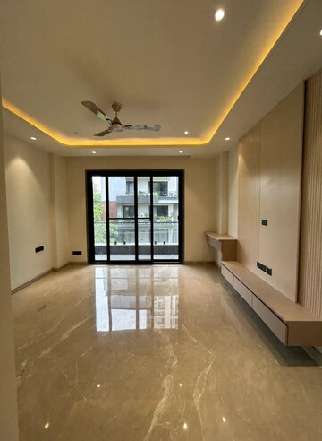 Room in 4 BHK Builder Floor at Sushant Lok I – for Rent