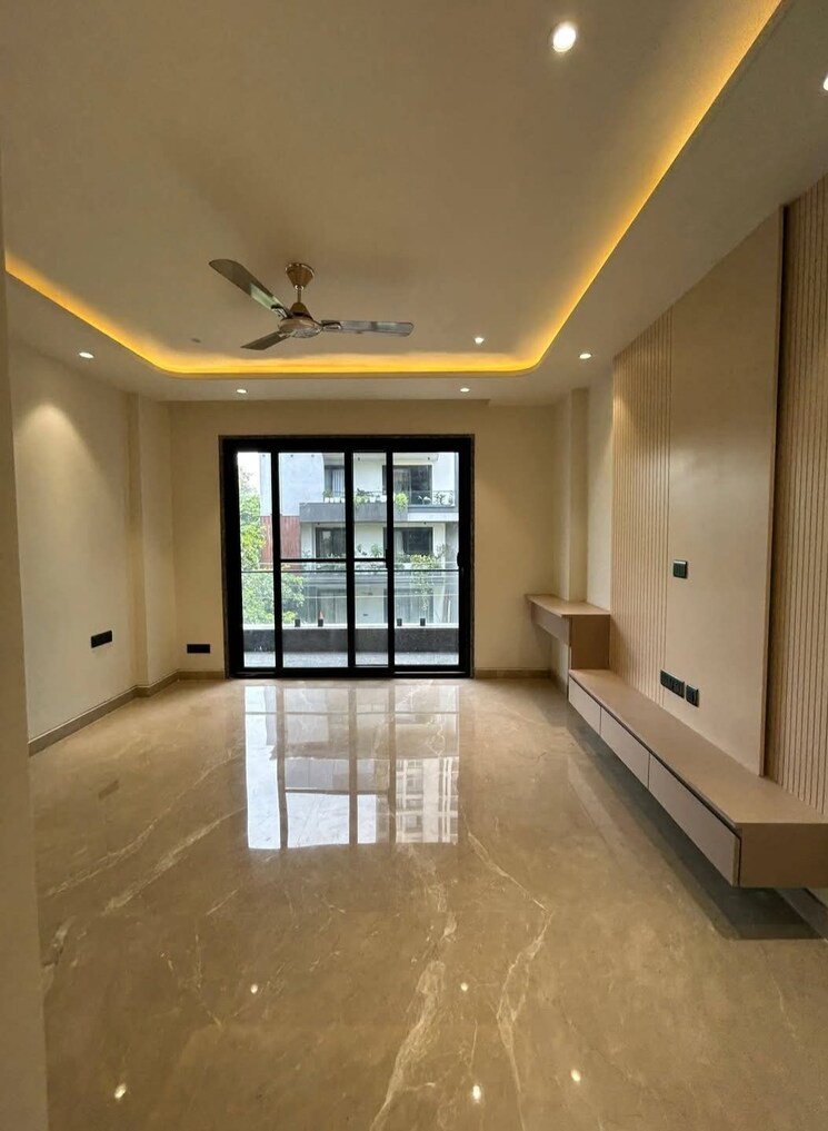 Room, sushant lok i 4 Bedroom 300 Sq.Ft. Builder Floor In Sushant Lok I Gurgaon 9702028