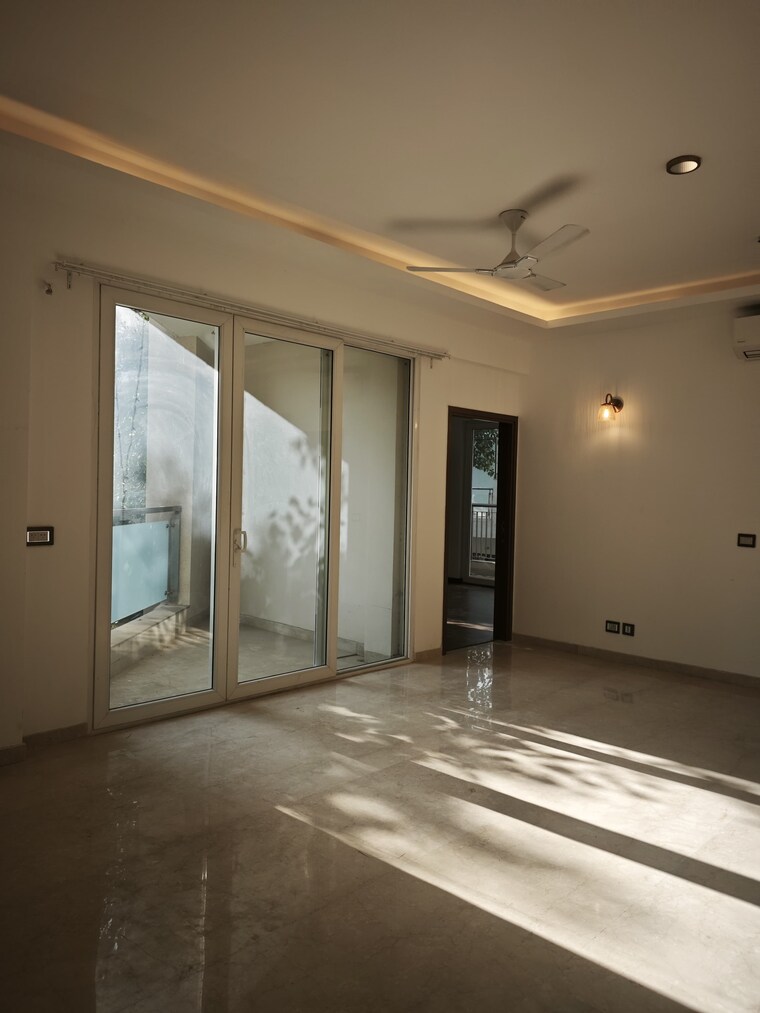 Room, dlf-building-10 4 Bedroom 300 Sq.Ft. Builder Floor In Dlf Phase ii Gurgaon 9702049