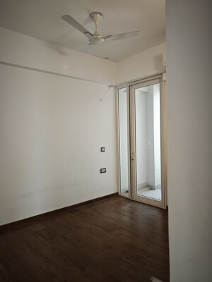 Room in 4 BHK Builder Floor at DLF Building 10, Dlf Phase ii – for Rent