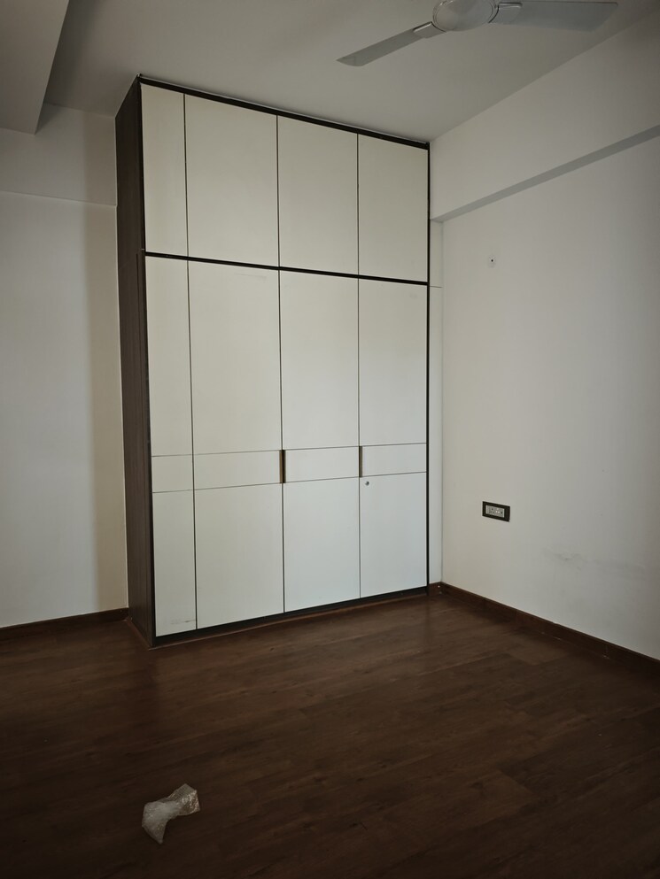 Room, dlf-building-10 4 Bedroom 300 Sq.Ft. Builder Floor In Dlf Phase ii Gurgaon 9702049