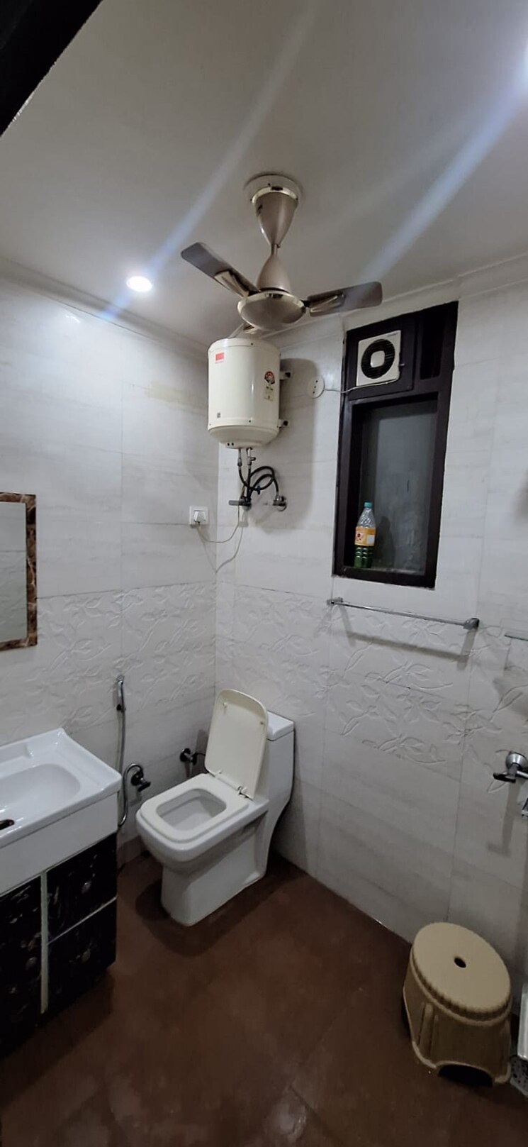Bathroom, dlf-city-phase-iii 1 Bedroom 820 Sq.Ft. Builder Floor In Sector 24 Gurgaon 9702040