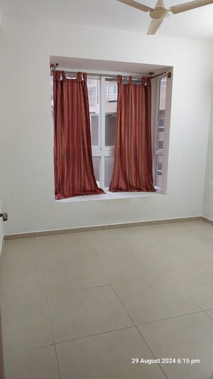 Room in 2 BHK Apartment at Bhartiya Nikoo Homes, Thanisandra Main Road – for Rent