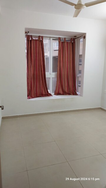 Room in 2 BHK Apartment at Bhartiya Nikoo Homes, Thanisandra Main Road – for Rent