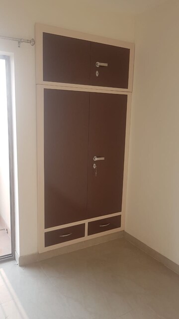 Room in 3 BHK Apartment at Eros Sampoornam, Sector 2 Greater Noida – for Rent