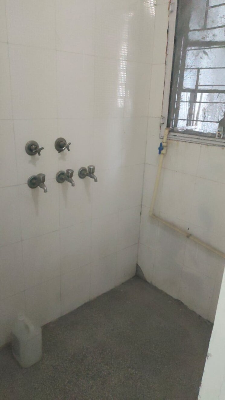 Room, pitampura 3 Bedroom 1200 Sq.Ft. Builder Floor In Pitampura Delhi 9702317