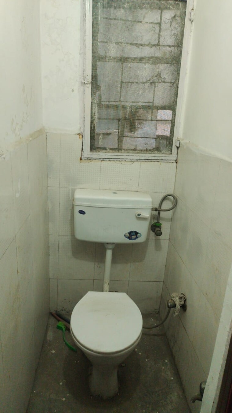 Bathroom, pitampura 3 Bedroom 1200 Sq.Ft. Builder Floor In Pitampura Delhi 9702317