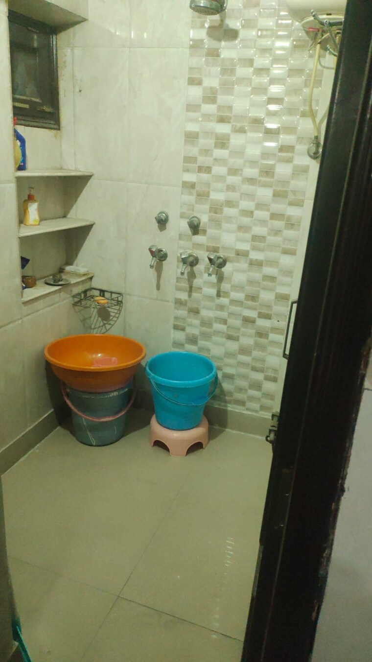 Bathroom, pitampura 2 Bedroom 1200 Sq.Ft. Builder Floor In Pitampura Delhi 9702347