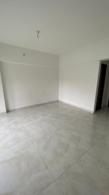 Room in 2 BHK Apartment at Ladiwala Bhavan, Kandivali West – for Sale