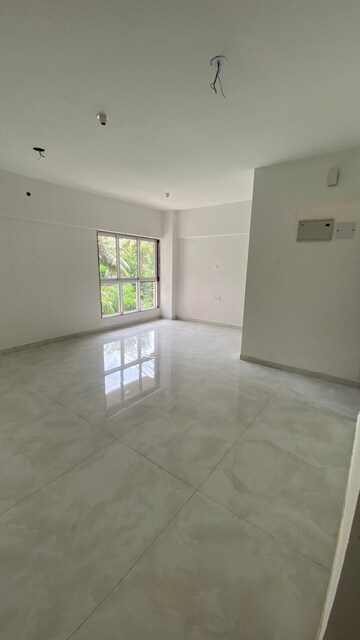 Room in 2 BHK Apartment at Ladiwala Bhavan, Kandivali West – for Sale