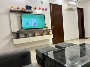 Team Area in 3 BHK Builder Floor at Shalimar Bagh – for Sale