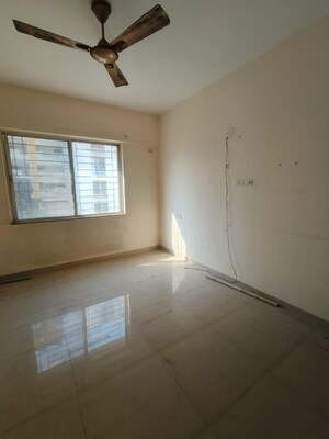 Room in 2 BHK Apartment at Viva Hallmark, Bavdhan – for Rent