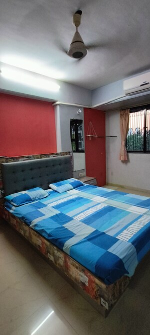 Bedroom in 2 BHK Apartment at Kandivali West – for Rent