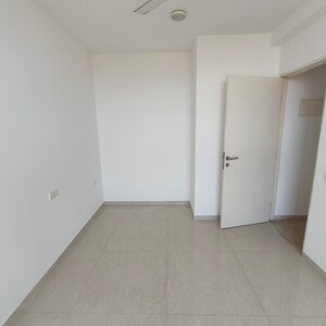 Room in 1 BHK Apartment at Hiranandani Estate Solitaire C, Ghodbunder Road – for Rent