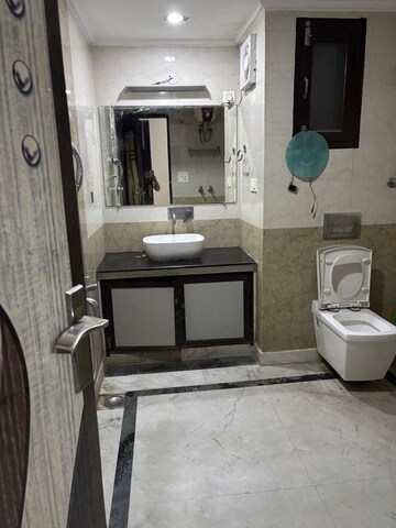 Bathroom in 2.5 BHK Apartment at Janakpuri – for Rent