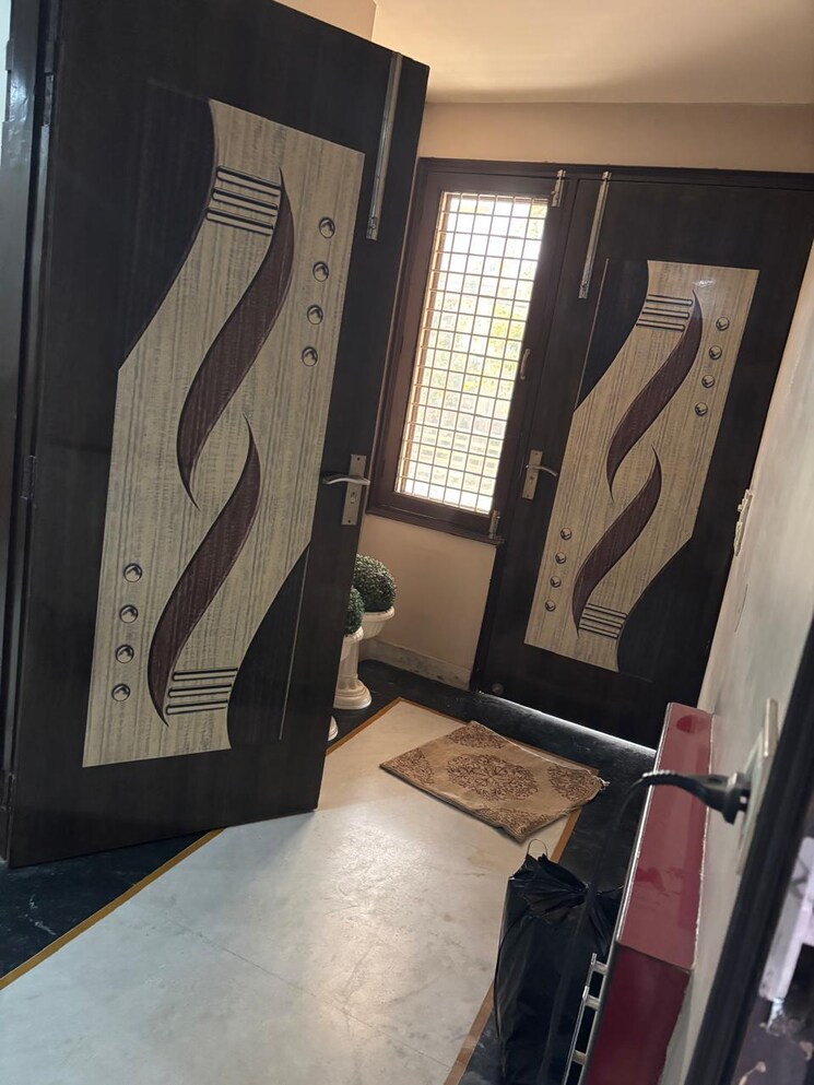 Other, janakpuri 2.5 Bedroom 1000 Sq.Ft. Apartment In Janakpuri Delhi 9702579