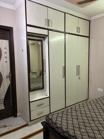 Bedroom in 2.5 BHK Apartment at Janakpuri – for Rent