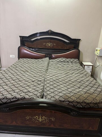 Master Bedroom in 2.5 BHK Apartment at Janakpuri – for Rent