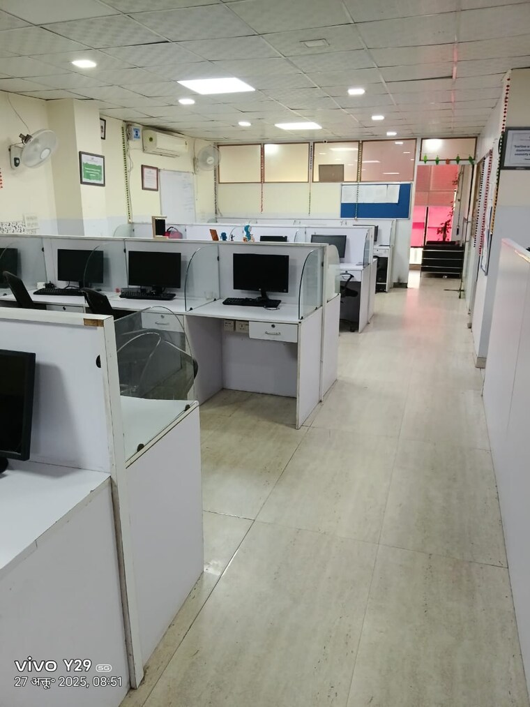 Team Area, sector 63 Commercial Office Space in IT/SEZ 1800 Sq.Ft. In Sector 63 Noida 9702630