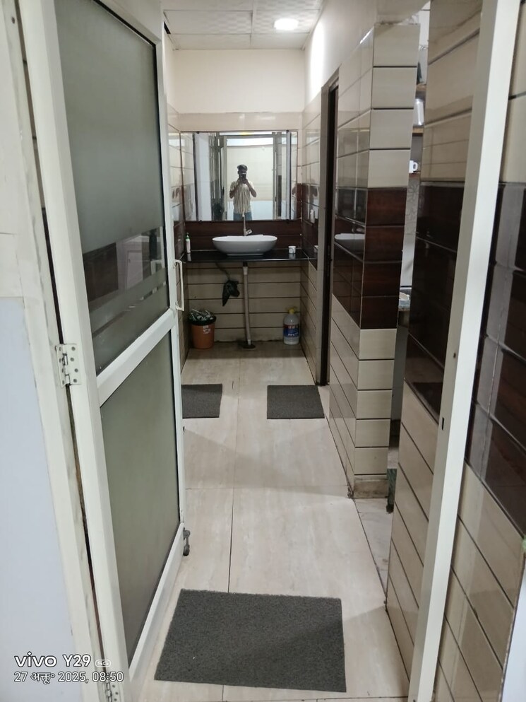 Other, sector 63 Commercial Office Space in IT/SEZ 1800 Sq.Ft. In Sector 63 Noida 9702630