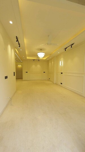 Room in 3 BHK Builder Floor at Saket – for Rent