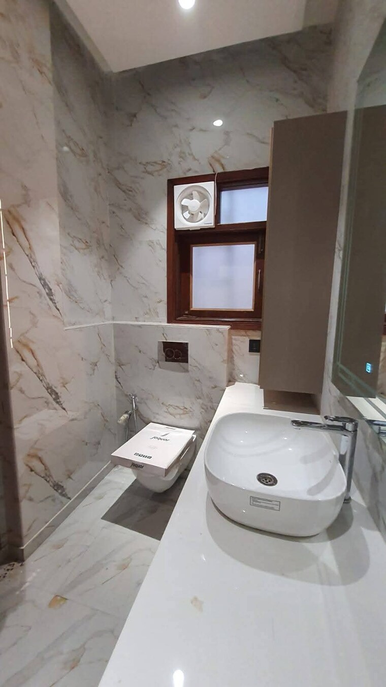 Bathroom, saket 3 Bedroom 1500 Sq.Ft. Builder Floor In Saket Delhi 9702650