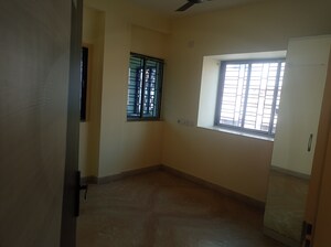 Room in 2 BHK Apartment at Madurdaha Hussainpur – for Sale