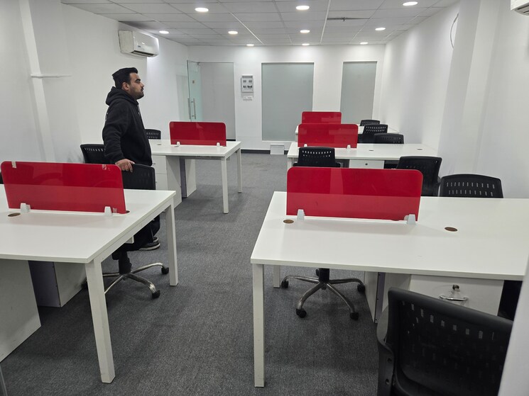Team Area, sector 63 Commercial Office Space in IT/SEZ 900 Sq.Ft. In Sector 63 Noida 9702680