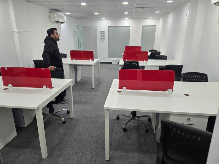 Team Area, sector 63 Commercial Office Space in IT/SEZ 900 Sq.Ft. In Sector 63 Noida 9702680