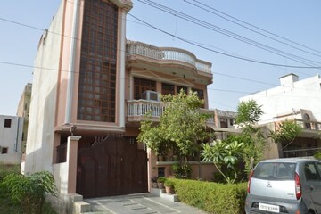 2 BHK Independent House – Exterior View View at Sector 14 - for Rent