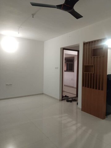 Room in 2 BHK Apartment at Tingre Nagar – for Rent