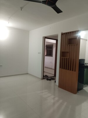 Room in 2 BHK Apartment at Tingre Nagar – for Rent