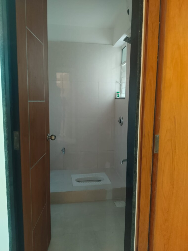 Bathroom, tingre nagar 2 Bedroom 950 Sq.Ft. Apartment In Tingre Nagar Pune 9702814